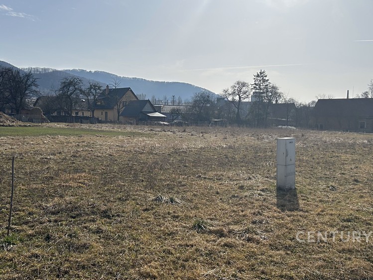 Prodej stavebního pozemku 905 m² - foto 2