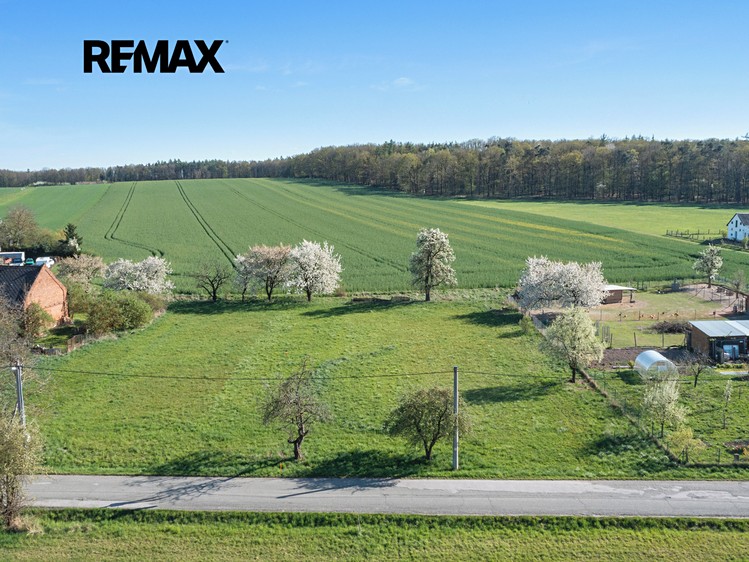 Prodej stavebního pozemku 863 m² - foto 1