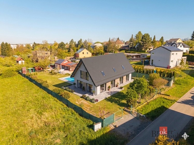 Prodej stavebního pozemku 1 271 m² - foto 3