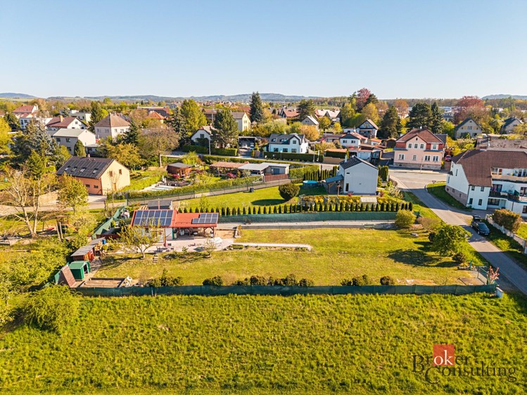 Prodej stavebního pozemku 1 271 m² - foto 1