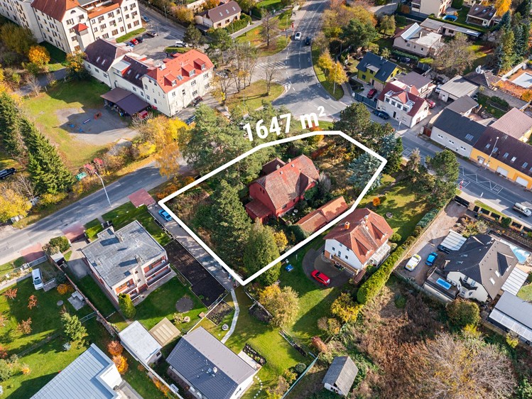 Prodej stavebního pozemku 1 647 m² - foto 2