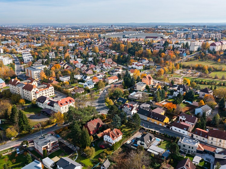 Prodej stavebního pozemku 1 647 m² - foto 3