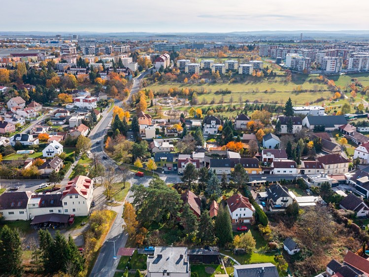 Prodej stavebního pozemku 1 647 m² - foto 8