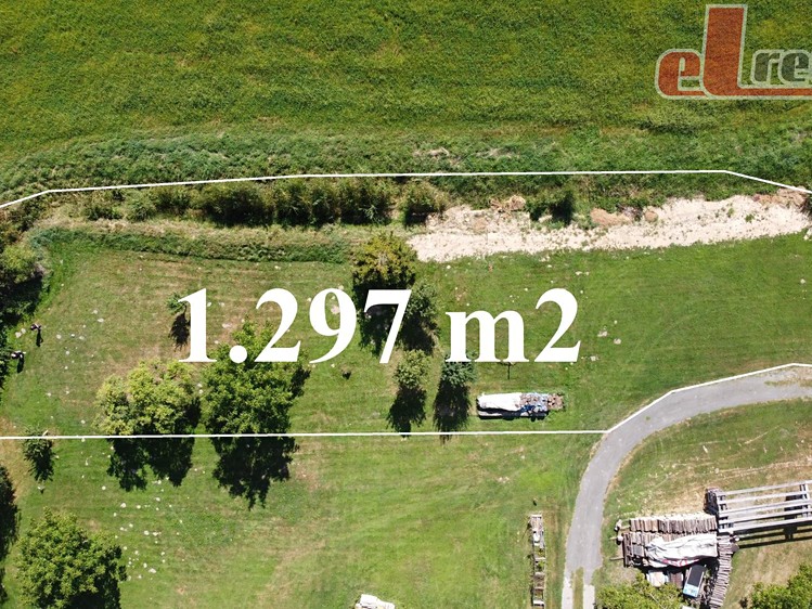 Prodej stavebního pozemku 1 297 m² - foto 1