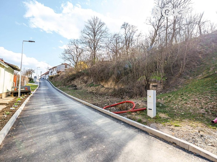 Prodej stavebního pozemku 598 m² - foto 4
