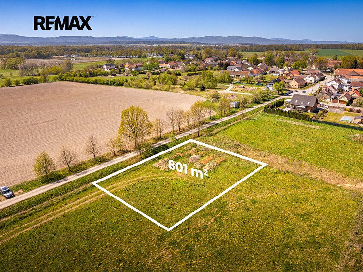 Prodej stavebního pozemku 801 m² - foto 1