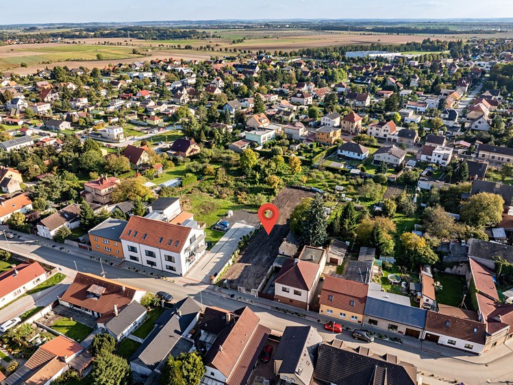 Prodej stavebního pozemku 950 m² - foto 1