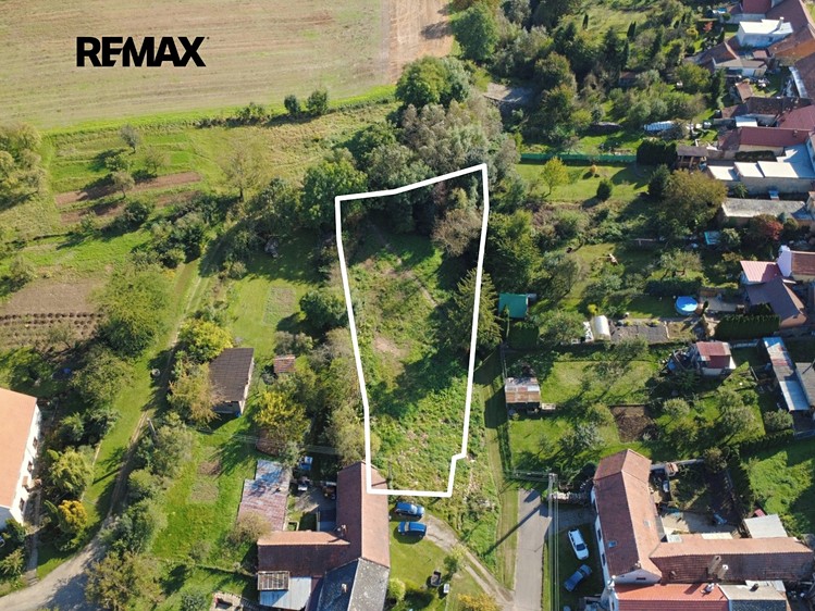 Prodej stavebního pozemku 1 347 m² - foto 1