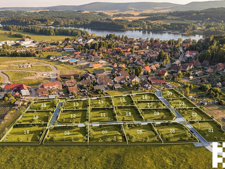 Prodej stavebního pozemku 843 m² - foto 3