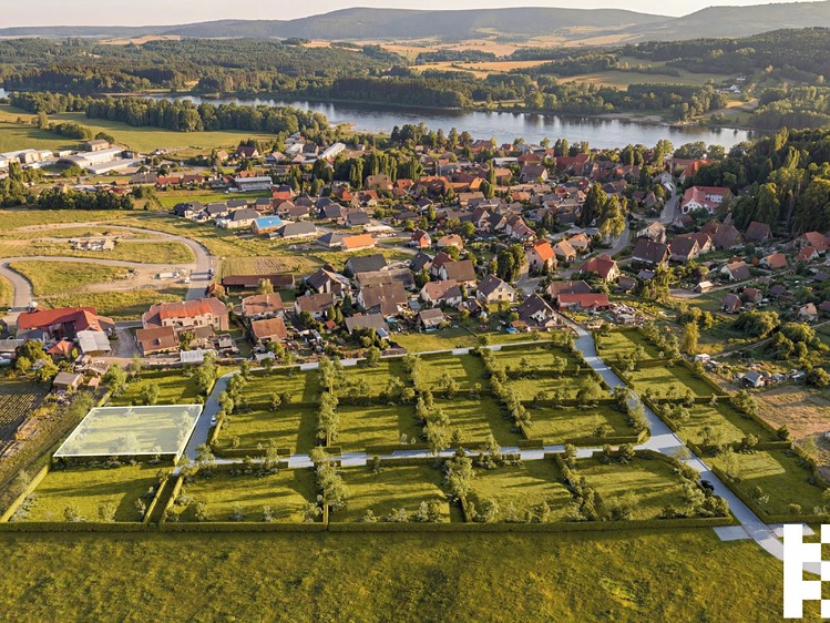 Prodej stavebního pozemku 843 m² - foto 1