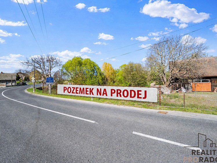 Prodej stavebního pozemku 893 m² - foto 1