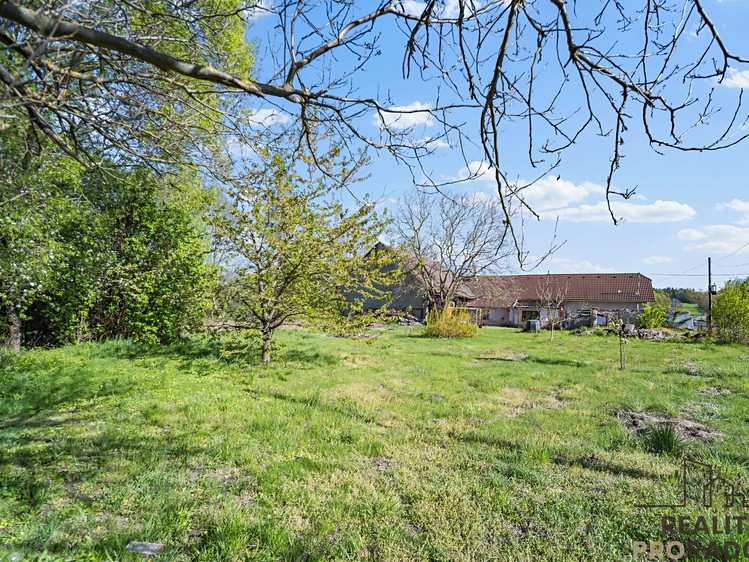 Prodej stavebního pozemku 893 m² - foto 6
