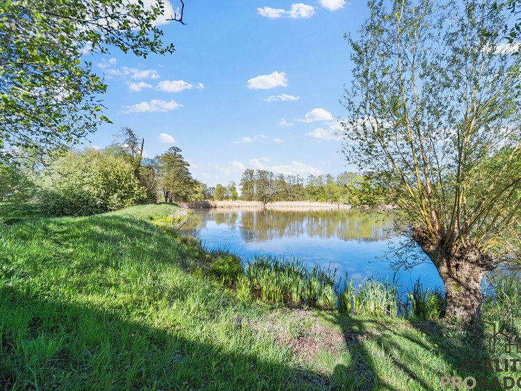 Prodej stavebního pozemku 893 m² - foto 8