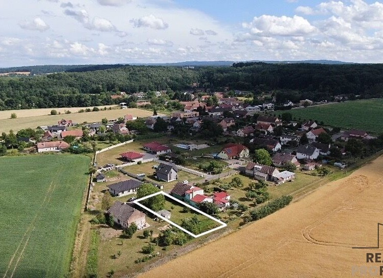 Prodej stavebního pozemku 813 m² - foto 1