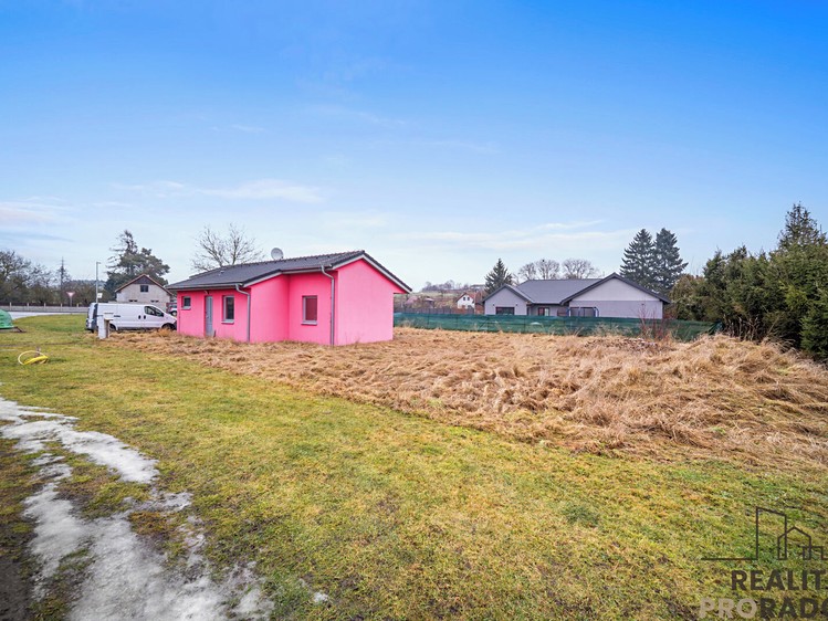 Prodej stavebního pozemku 711 m² - foto 2