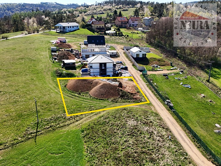 Prodej stavebního pozemku 957 m² - foto 2