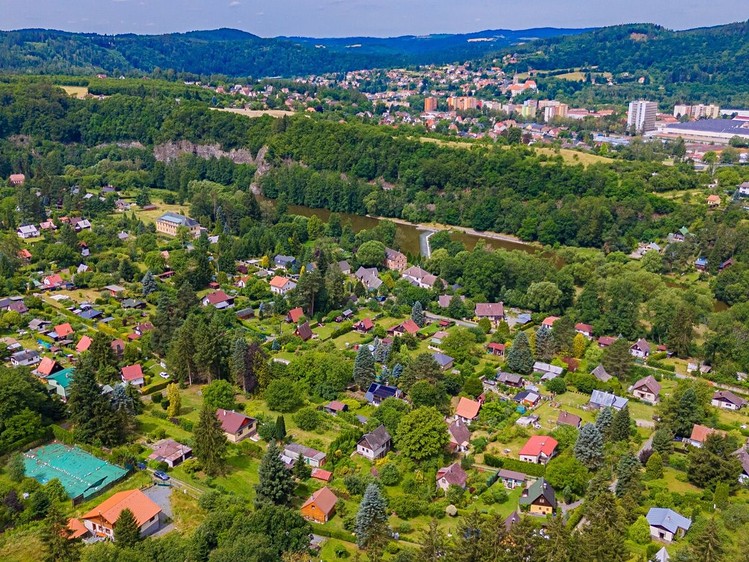 Prodej stavebního pozemku 800 m² - foto 3