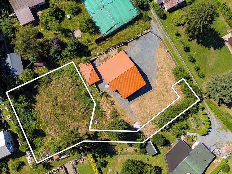 Prodej stavebního pozemku 800 m² - foto 1