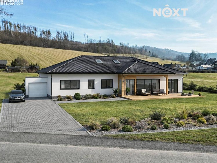 Prodej stavebního pozemku 1 752 m² - foto 1