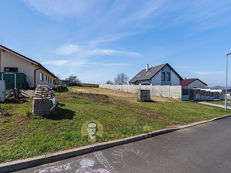 Prodej stavebního pozemku 715 m² - foto 3