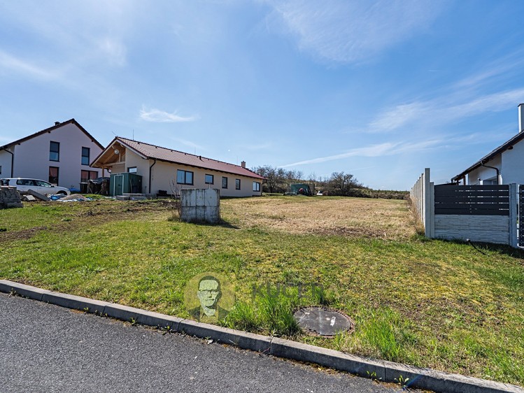 Prodej stavebního pozemku 715 m² - foto 4