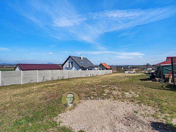 Prodej stavebního pozemku 715 m² - foto 6