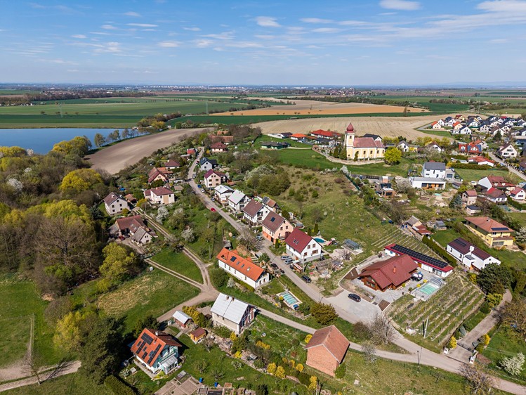 Prodej stavebního pozemku 4 500 m² - foto 8