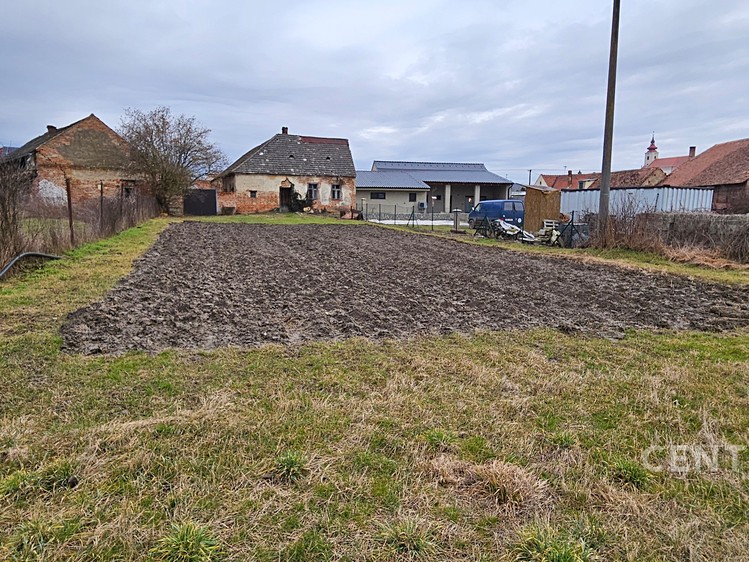 Prodej stavebního pozemku 2 090 m² - foto 1