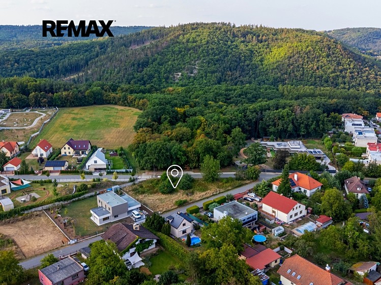 Prodej stavebního pozemku 1 380 m² - foto 2