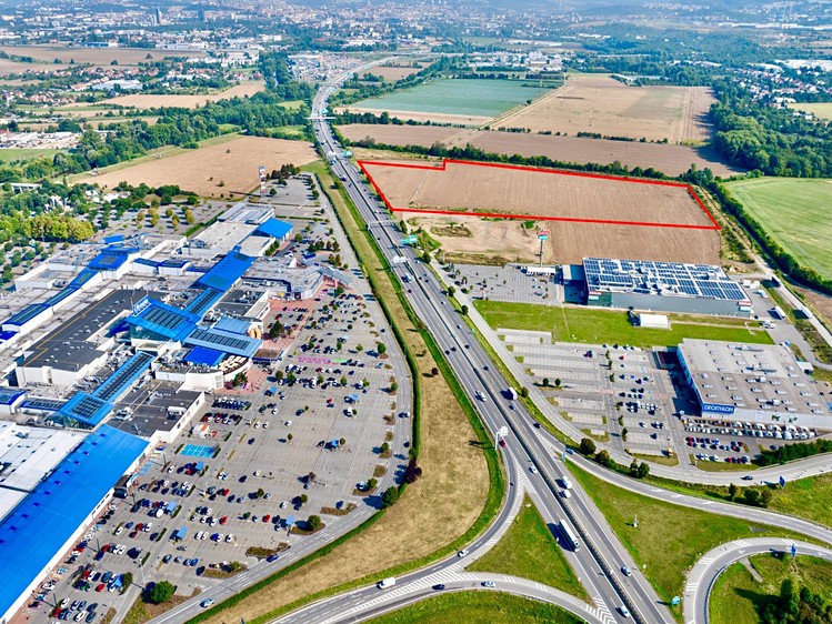 Prodej komerčního pozemku 15 000 m² - foto 1