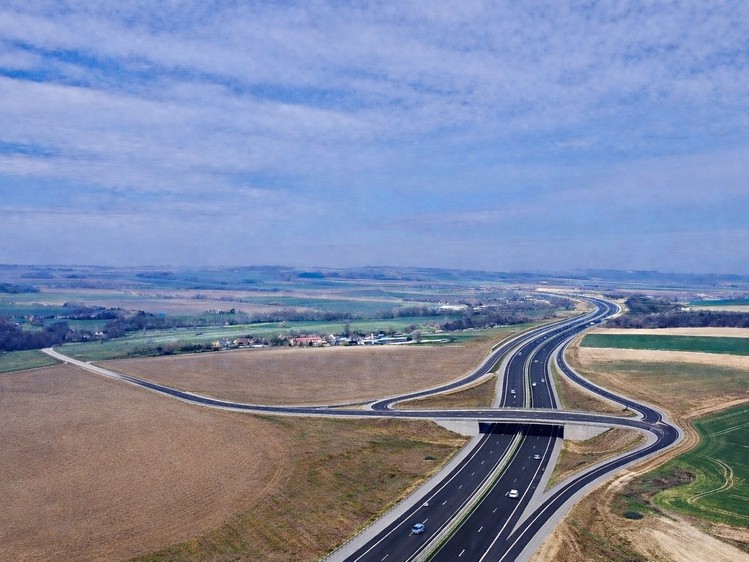 Prodej komerčního pozemku 30 000 m² - foto 2