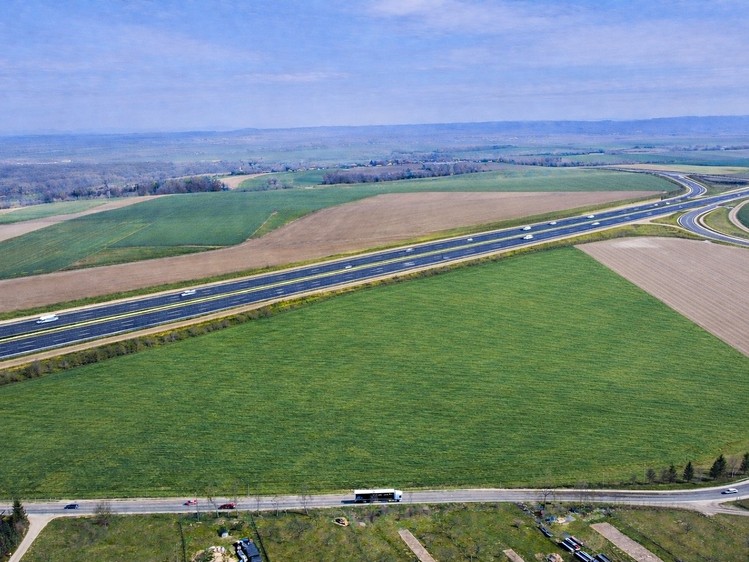 Prodej komerčního pozemku 30 000 m² - foto 5