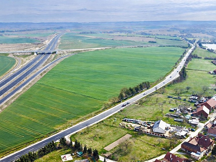 Prodej komerčního pozemku 5 000 m² - foto 1