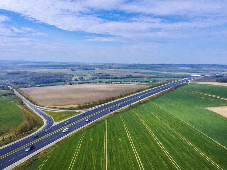 Prodej komerčního pozemku 10 000 m² - foto 7