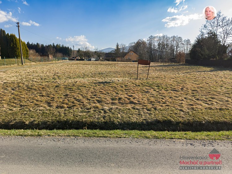 Prodej stavebního pozemku 2 348 m² - foto 1
