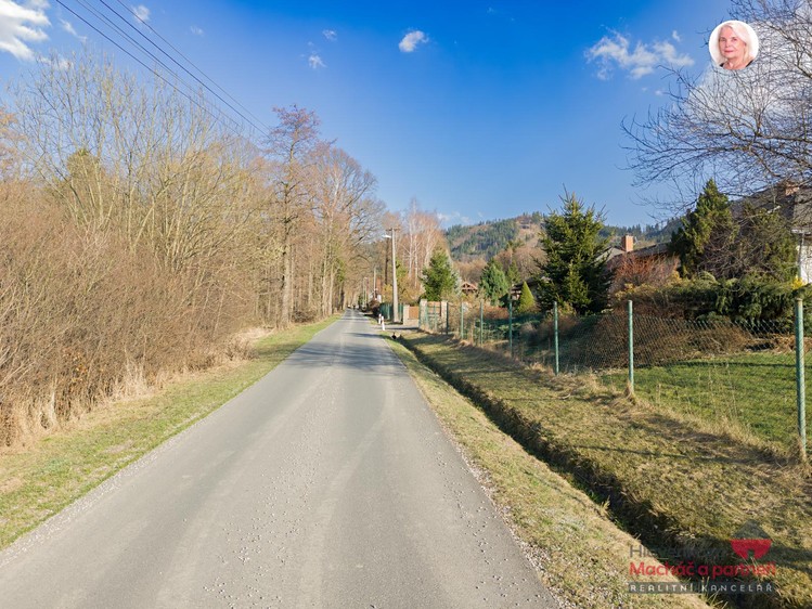 Prodej stavebního pozemku 2 348 m² - foto 4