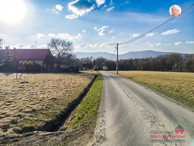 Prodej stavebního pozemku 2 348 m² - foto 3
