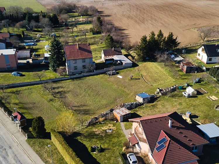 Prodej stavebního pozemku 1 150 m² - foto 1