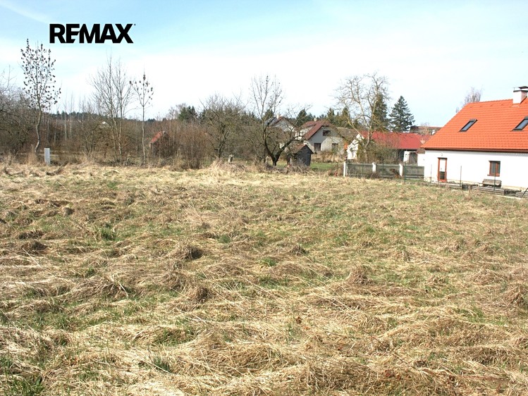Prodej stavebního pozemku 1 020 m² - foto 1