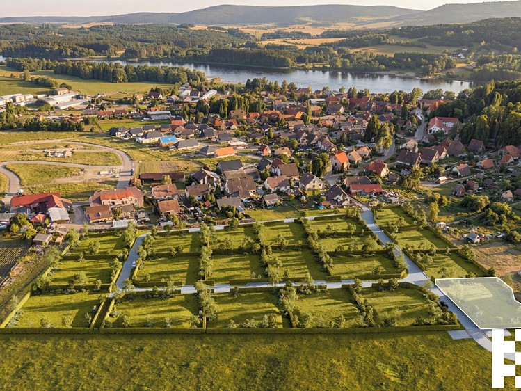 Prodej stavebního pozemku 842 m² - foto 1
