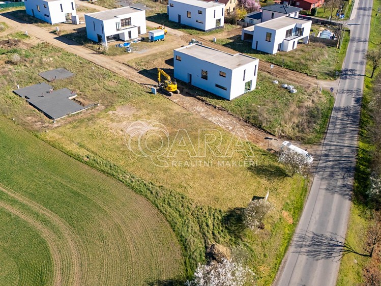 Prodej stavebního pozemku 745 m² - foto 2