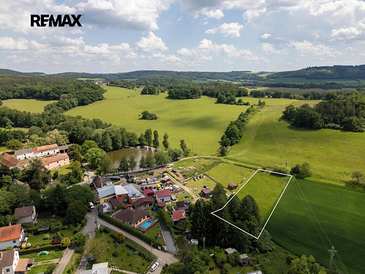 Prodej stavebního pozemku 2 512 m² - foto 4