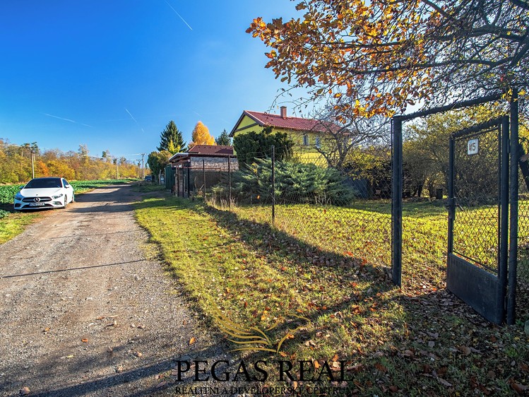 Prodej stavebního pozemku 1 841 m² - foto 4
