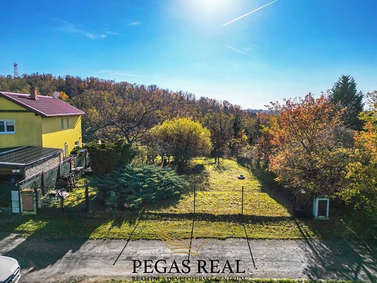 Prodej stavebního pozemku 1 841 m² - foto 1