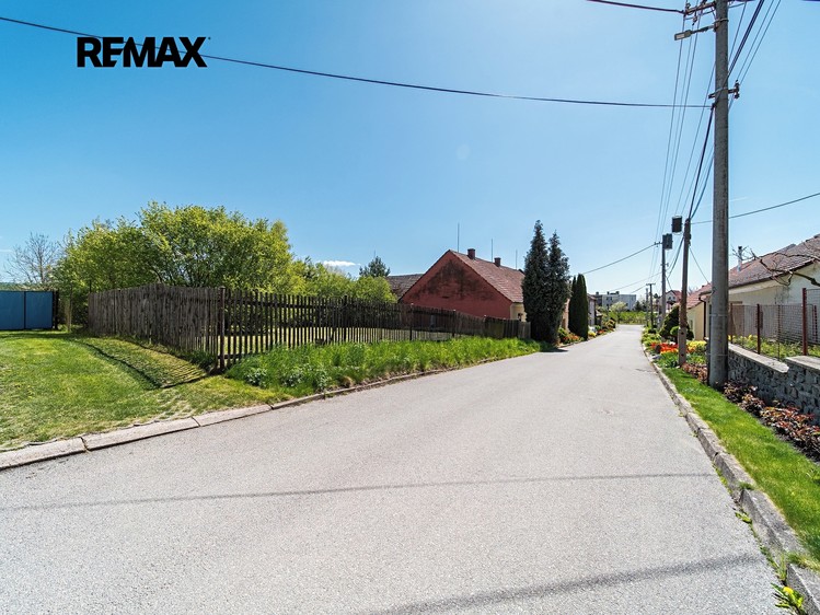 Prodej stavebního pozemku 786 m² - foto 2