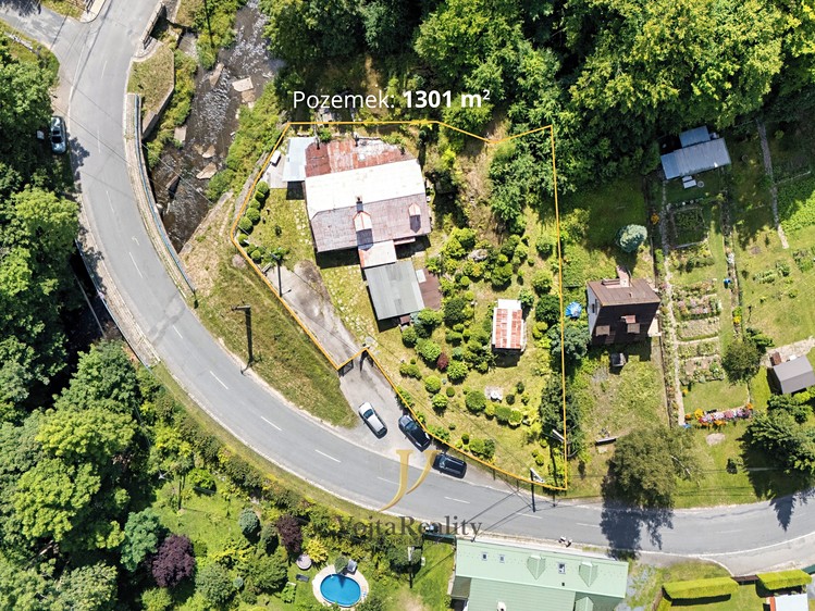Prodej stavebního pozemku 1 301 m² - foto 1