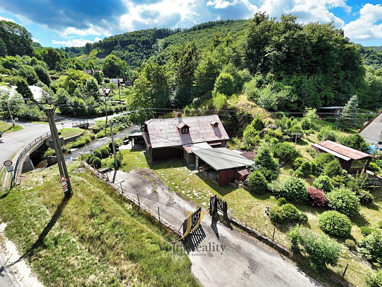 Prodej stavebního pozemku 1 301 m² - foto 3