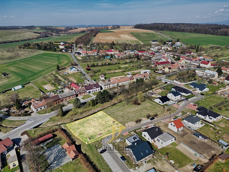 Prodej stavebního pozemku 1 376 m² - foto 2