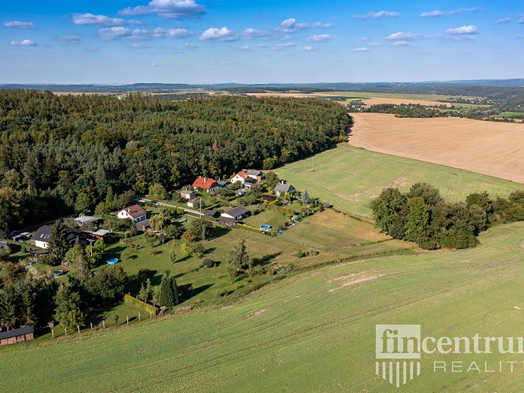 Prodej stavebního pozemku 2 500 m² - foto 1