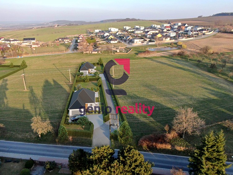 Prodej stavebního pozemku 1 845 m² - foto 1